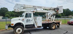 Drilling Large Used International Boom Truck
