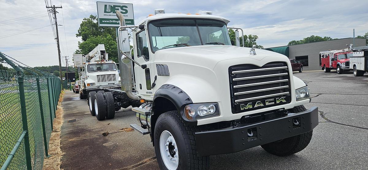 2007 Mack Ctp 713 Cab And Chassis 3 2007 Mack Ctp 713 Cab And Chassis - Image 3