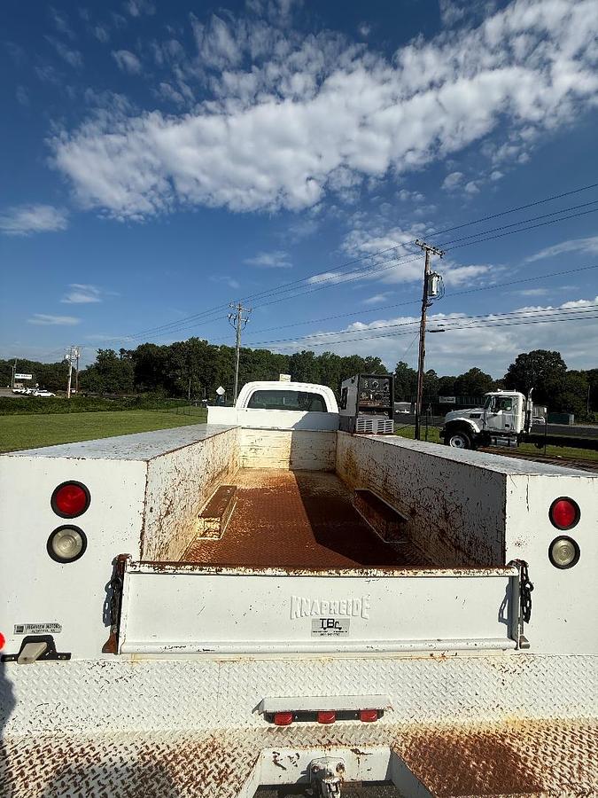 2004 Gmc C4500 Service Truck 2 2004 Gmc C4500 Service Truck - Image 2